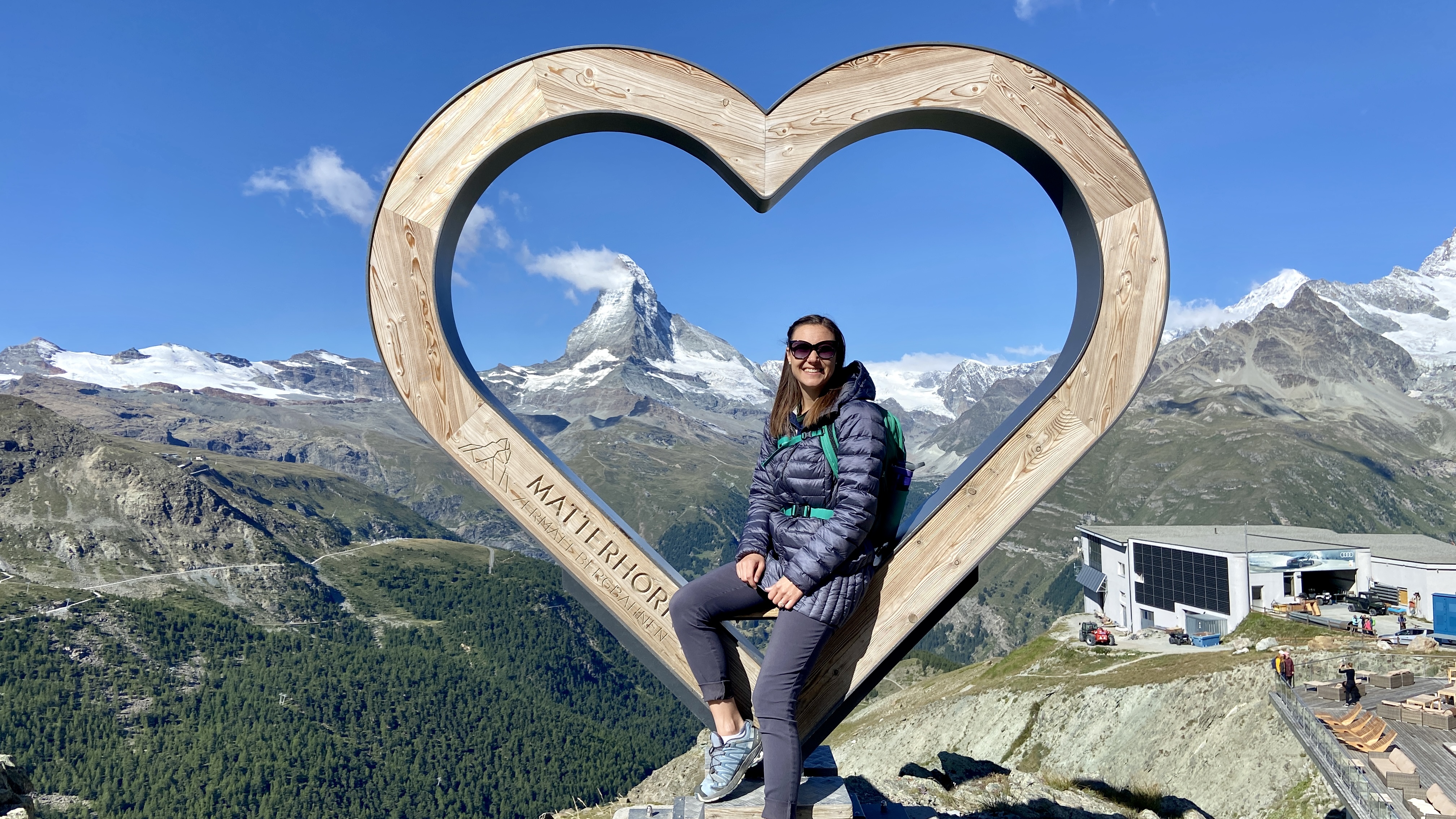 Jana in front of the matterhorn mountain from the 5 lakes hike in zermatt