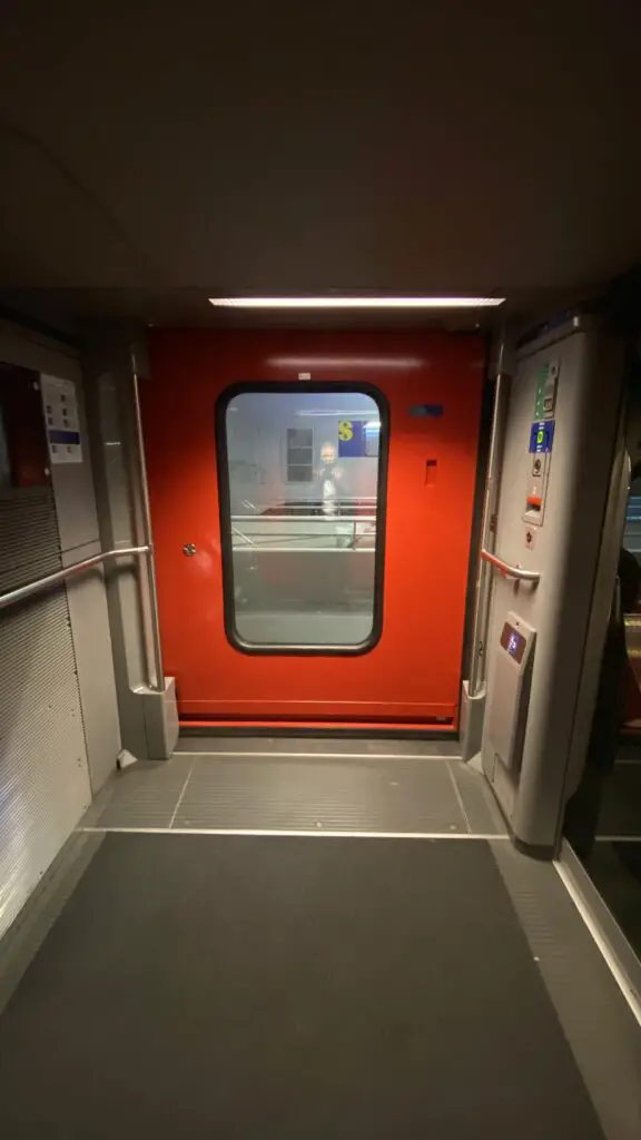 handicap entrance on switzerland trains