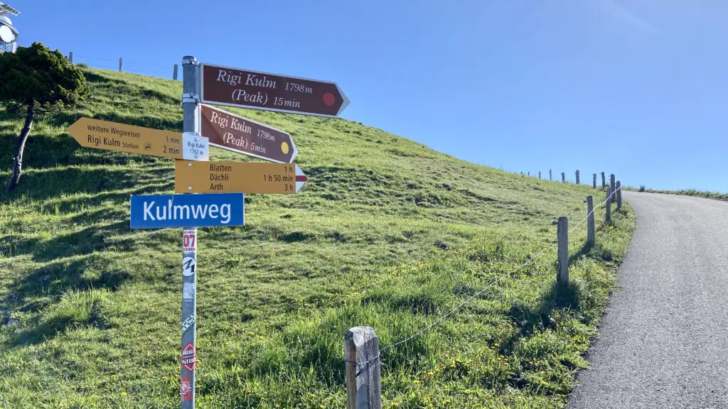 hiking signs up to rigi kulm