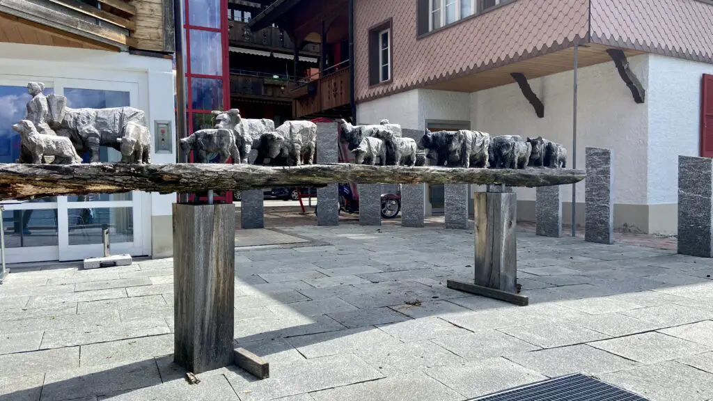 wooden carvings on the brienz promenade