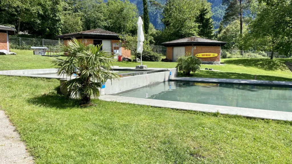 pools at strandbad brienz