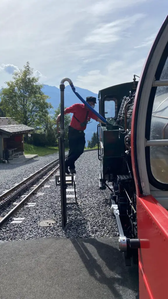 refeuling the brienzer rothorn bahn