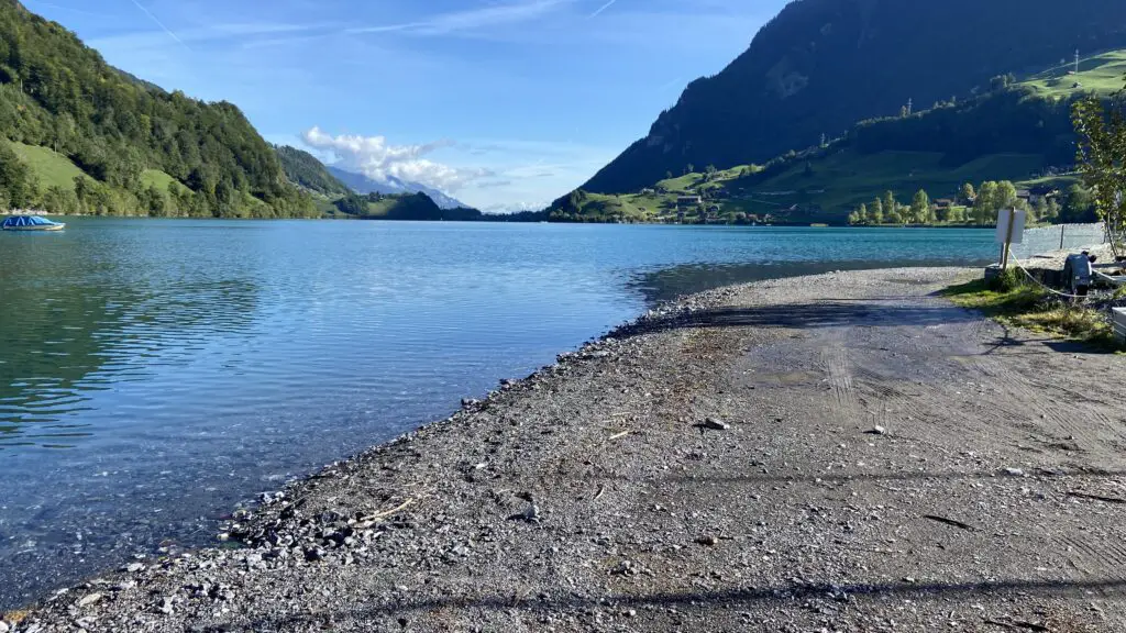 lake lungern switzerland