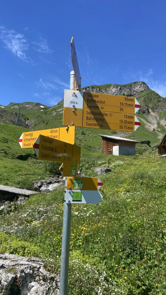 trail signs near sulsseewli near lobhorn hut