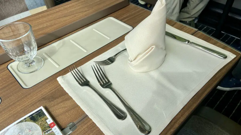 dining service on the glacier express table setting