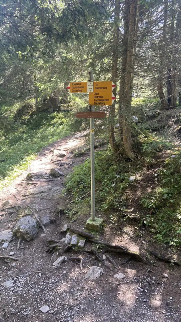 trail signs in switzerland from obersteinberg to Trachsellauenen