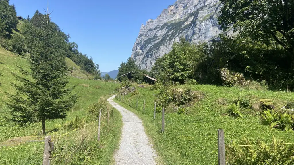 hiking from Trachsellauenen to stechelberg switzerland in lauterbrunnen valley