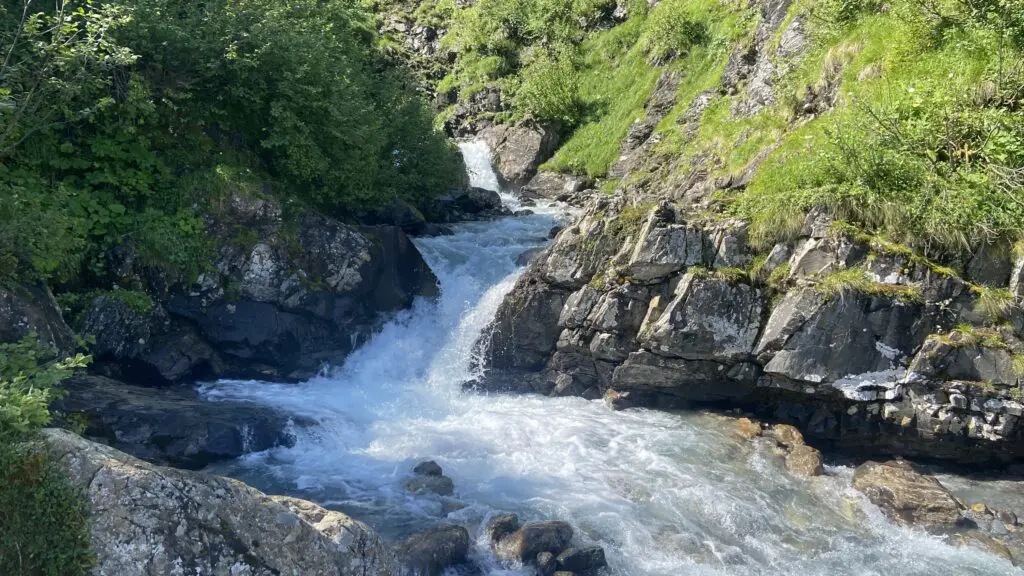 stäubi waterfall roundtrip trail from trübsee