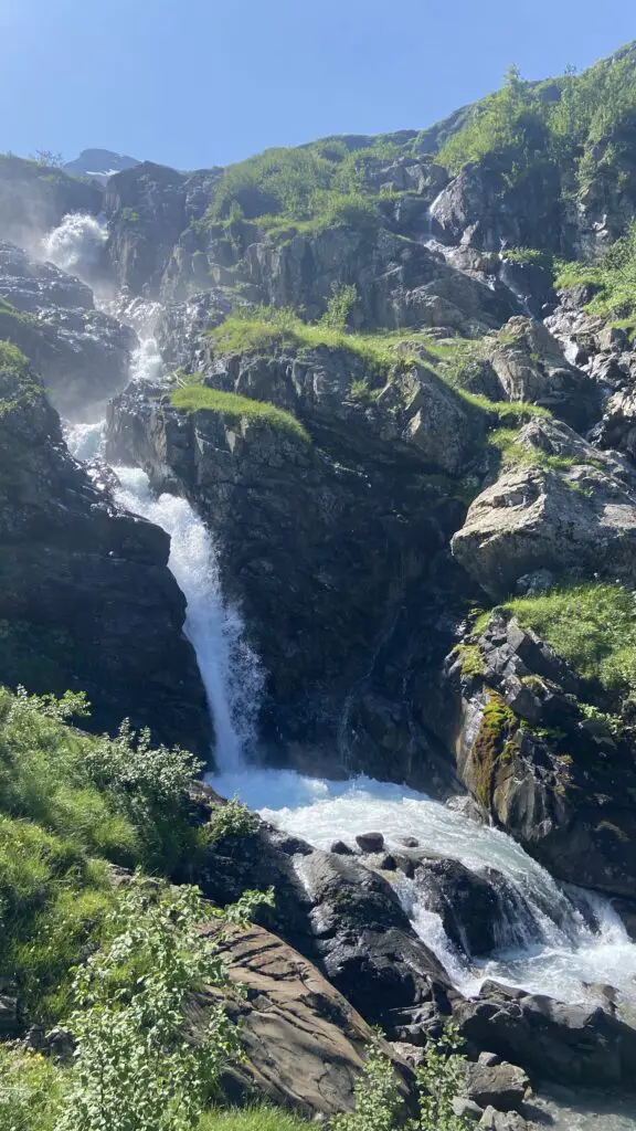 stäubi waterfall hike from lake trübsee