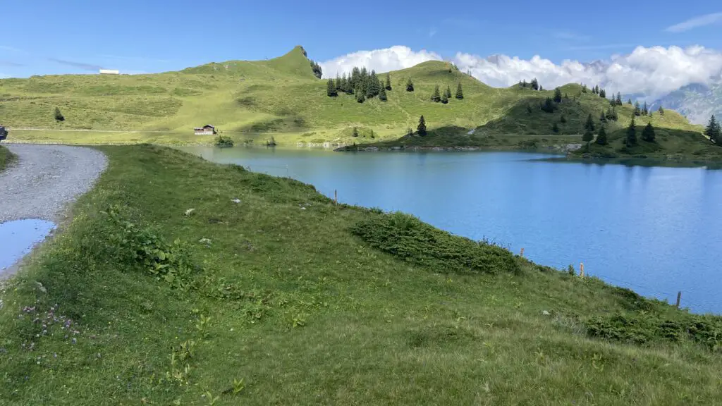 hiking trails around trübsee lake