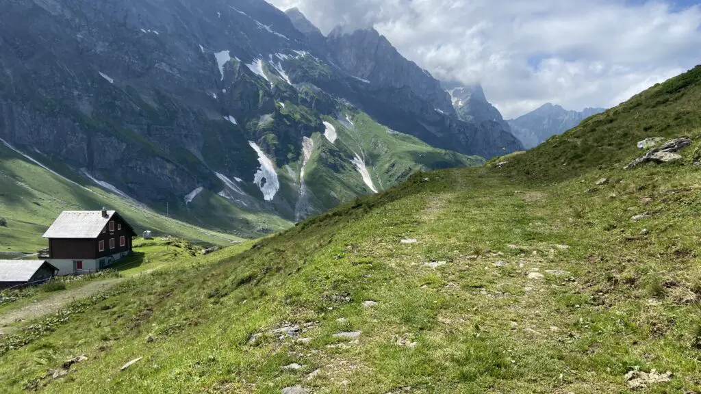 hiking from trübsee to small farmers cable car