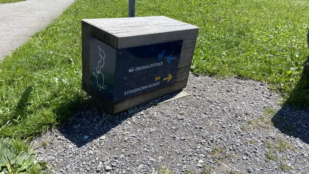 stooshorn round walk trail sign and map