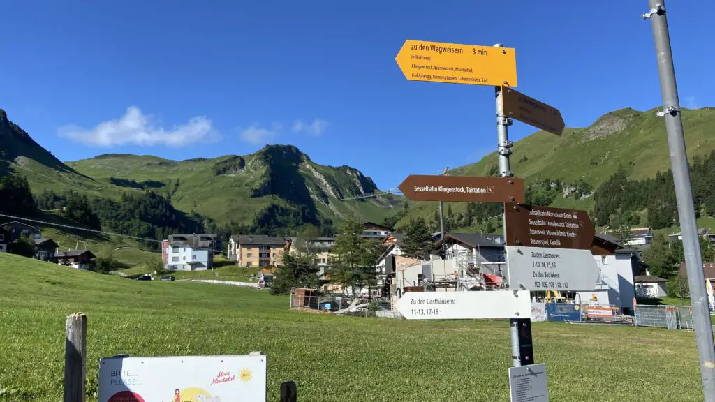 trail signs to klingenstock chairlift
