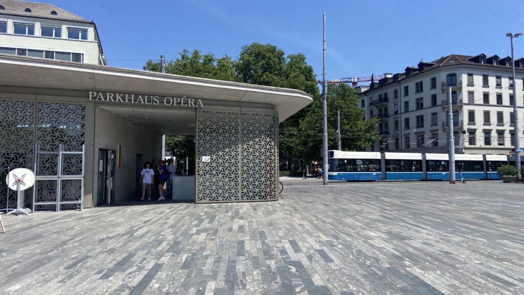 zurich switzerland Sechseläutenplatz wc