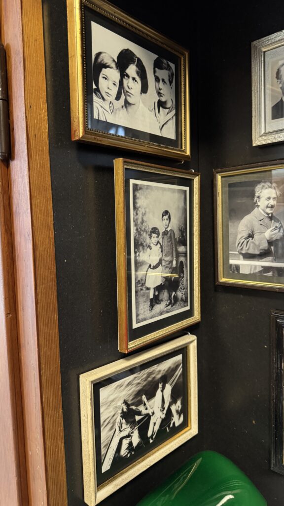 photographis in einstein's locker zurich