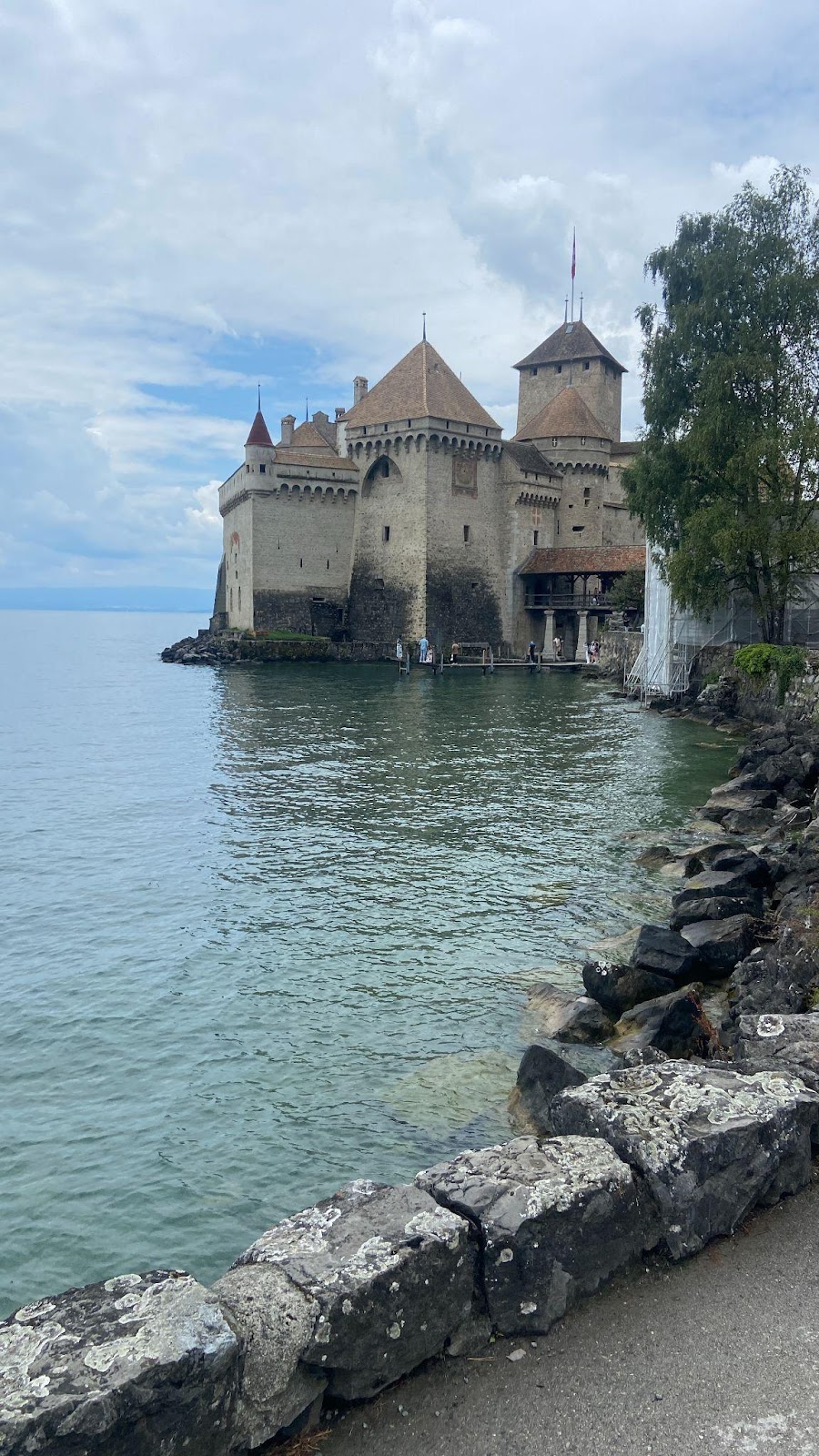 2 adult tickets to Château de Chillon